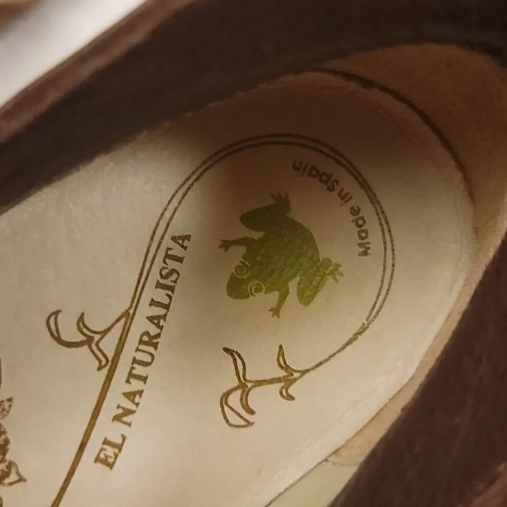 El naturalista Mary Jane style shoes size 8